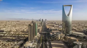 الرياض: 50% من الاقتصاد غير النفطي.. شاب سعودي يحول 50 ألف لـ10 ملايين